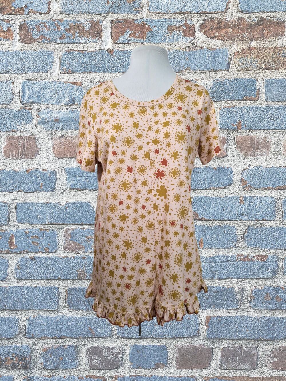 LOGO by Lori Goldstein Medium Top Muted Colors Short Sleeves Ruffled Bottom
